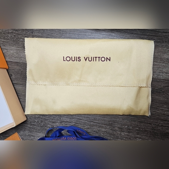 LOUIS VUITTON Pochette Gift Box Silk Dust Bag Card Holder Logo Ribbon Tag M51980 - Picture 3 of 14
